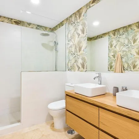 Apartamento With Terrace And Private Parking *