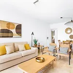 With Terrace And Private Parking Radazul